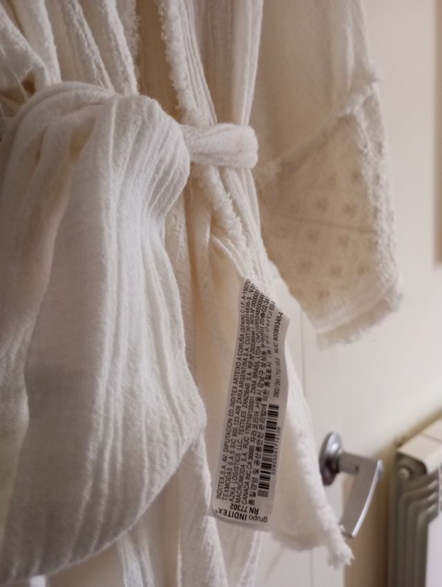 Túnica bordada a estrenar Zara