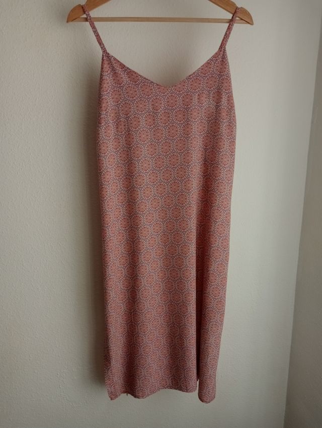 Vestido midi de tirantes