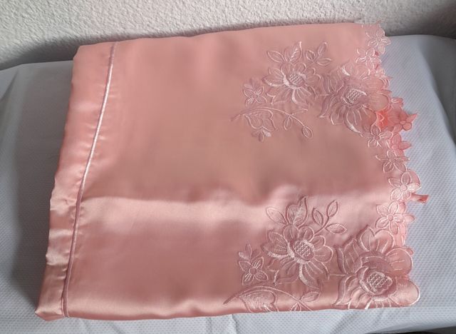 Juego de Sabanas en satin bordado