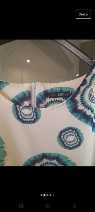 Vestido por encima de la rodilla