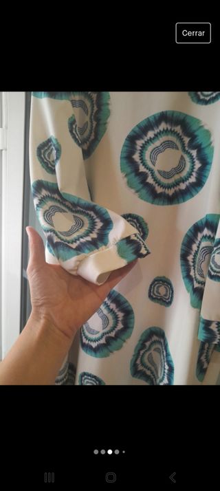 Vestido por encima de la rodilla