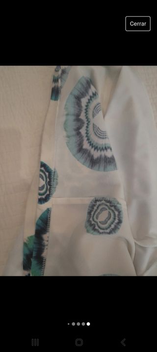 Vestido por encima de la rodilla