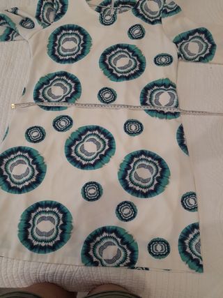 Vestido por encima de la rodilla