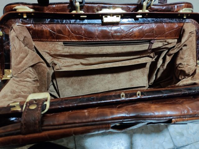 Bolso maleta de piel imitación cocodrilo