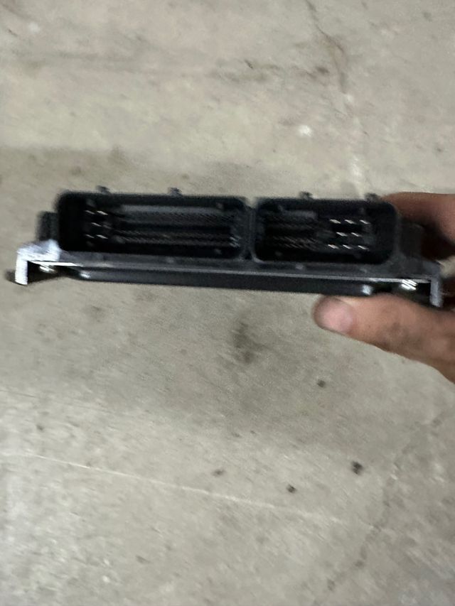 Centralita motor ECU Nissan Pathfinder Navara.