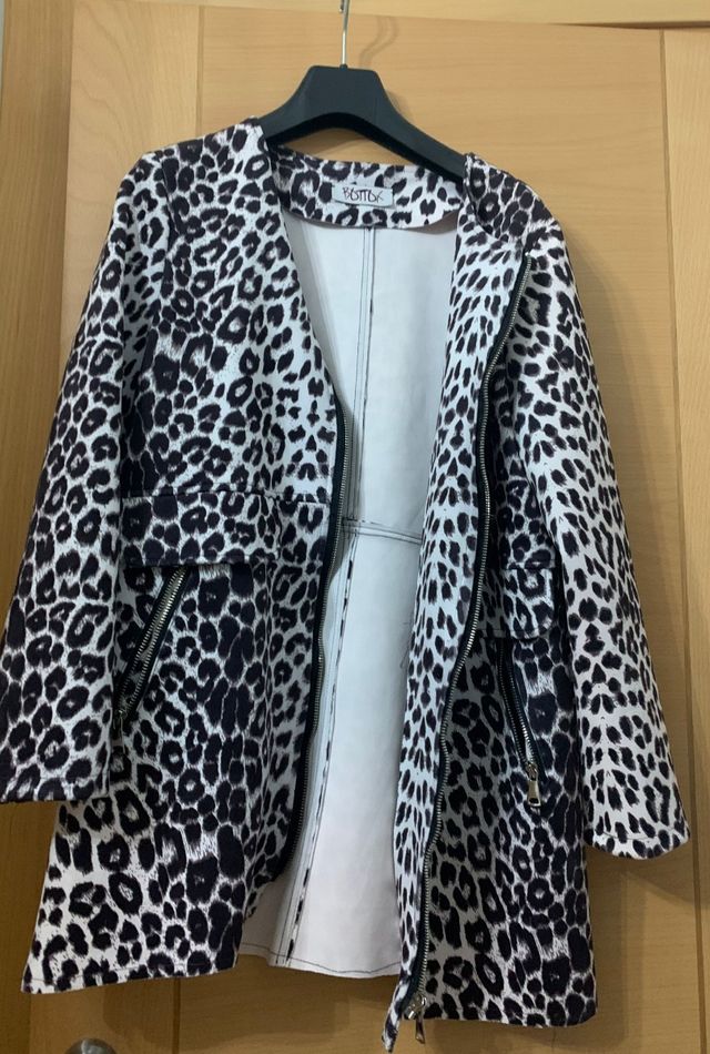 Chaquetón blanco y negro de mujer