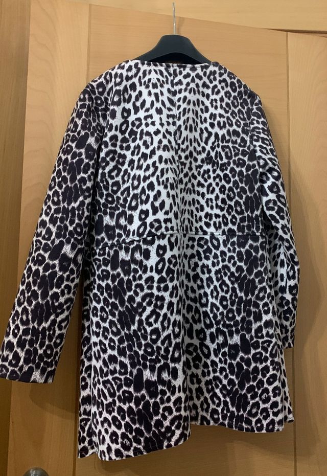 Chaquetón blanco y negro de mujer