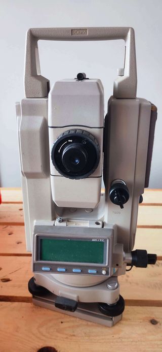 Aparato SOKKIA SET 5E segunda mano Topografia