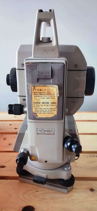 Aparato SOKKIA SET 5E segunda mano Topografia