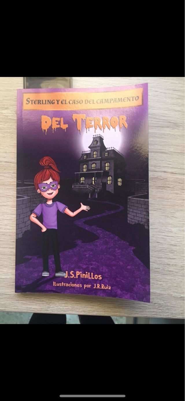 Sterling y el caso del campamento terror