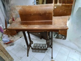 MÁQUINA COSER SINGER CON MESA Y TAPA