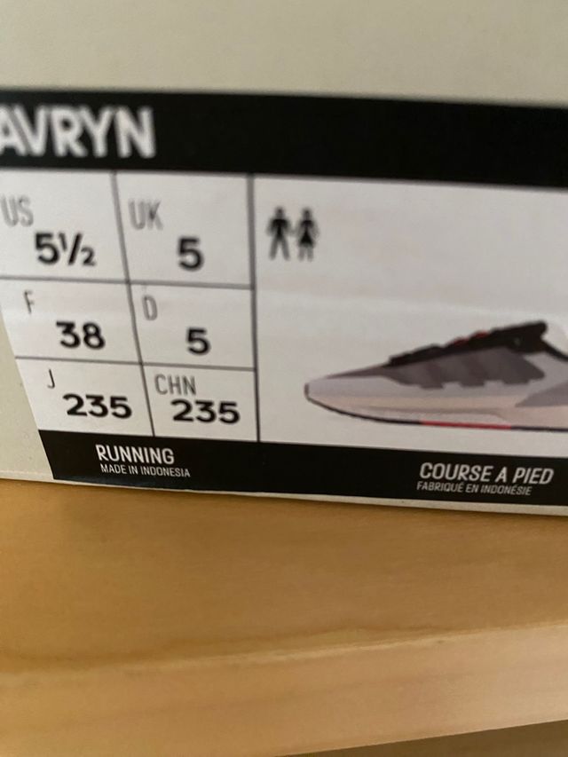 Adidas Avryn
