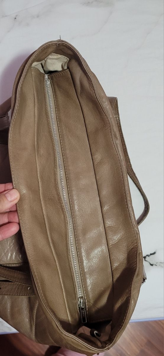 Bolso de piel. Marca Episode.