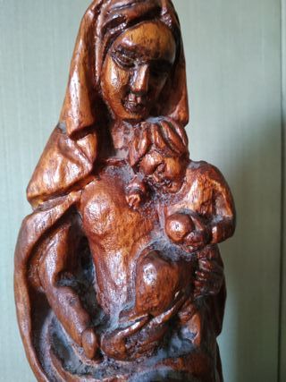 Virgen María con Jesús en brazos de madera