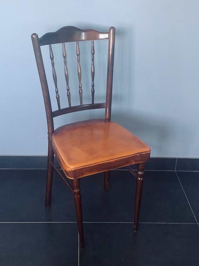 Sillas de madera (5 unidades)