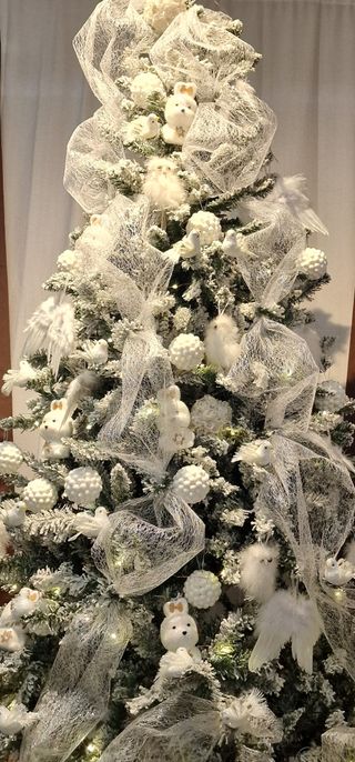 Arbol de navidad blanco nevado nuevo