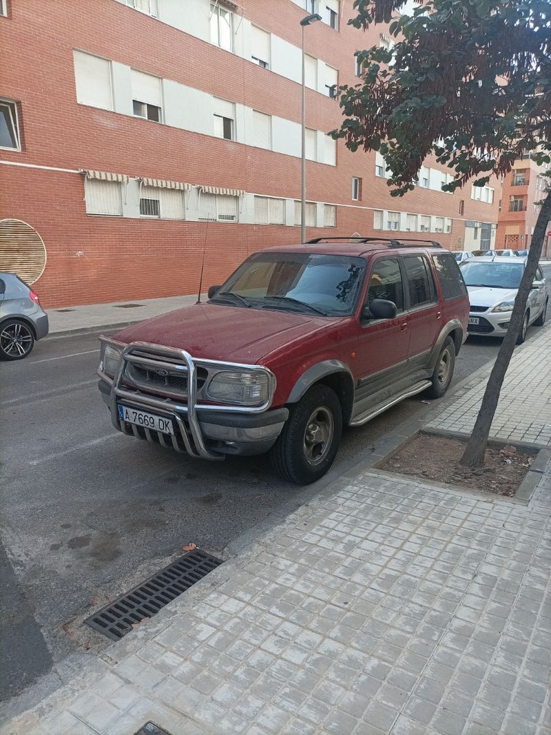Ford Explorer 1999 - foto 1