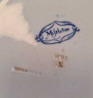 Plato WedgWood Mistletoe 1865