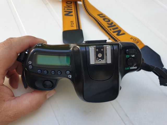 Cámara analogica nikon F50+ bateria +libro