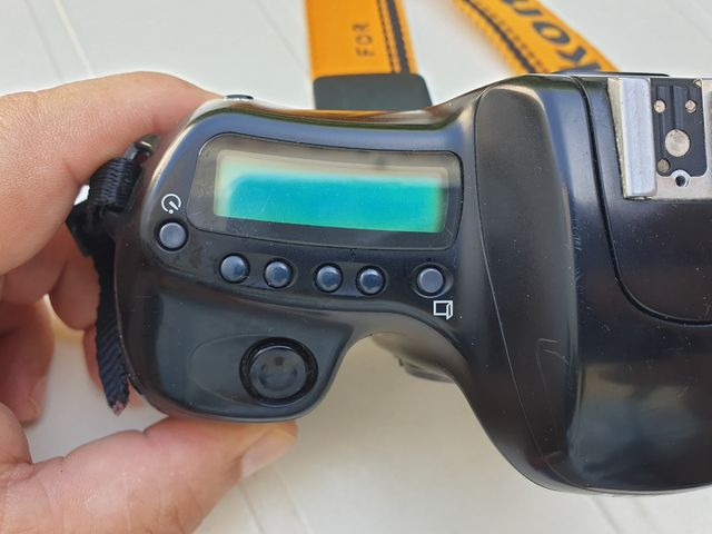 Cámara analogica nikon F50+ bateria +libro