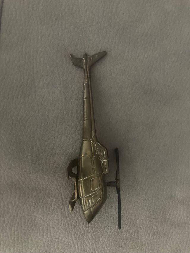 Helicoptero de bronce