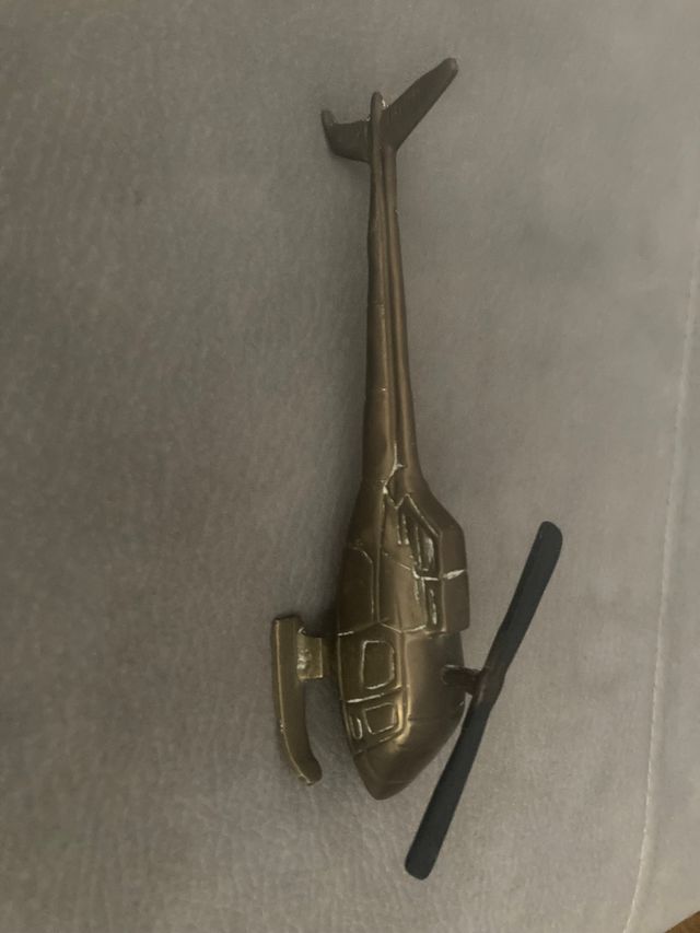 Helicoptero de bronce