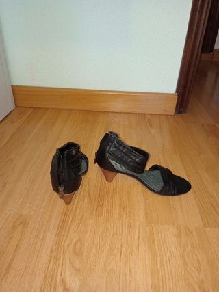 Sandalias tacón negro