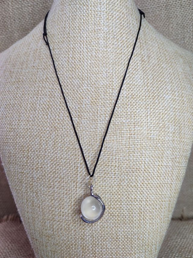 Colgante luna mineral