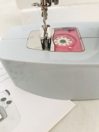 Macchina da cucire portatile