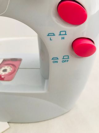 Macchina da cucire portatile