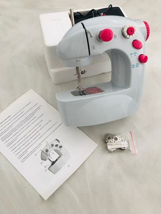 Macchina da cucire portatile