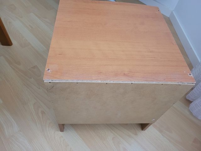 Mesita madera marrón