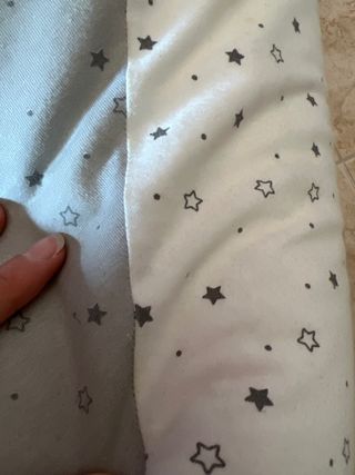 cojin lactancia gris con estrellas