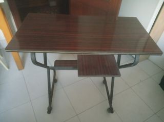 Mesa televisión antigua