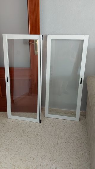 Ventana de aluminio blanco con premarco.