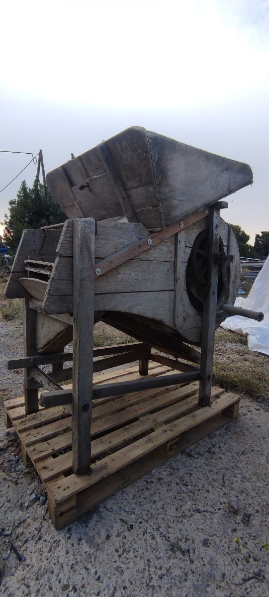 MAQUINA ANTIGUA SEPERADORA DE GRA