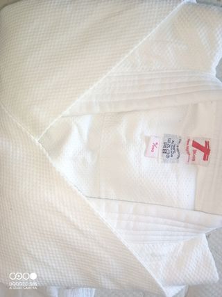 Kimono judo o aikido.
