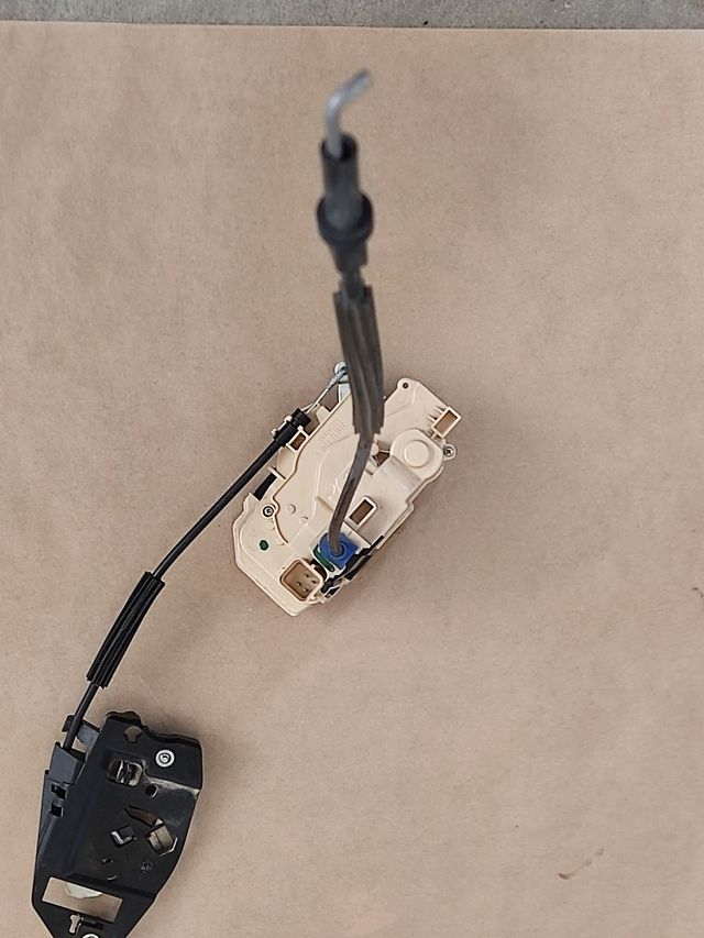 CERRADURA TRAS. IZQUI. FIAT PANDA 2014