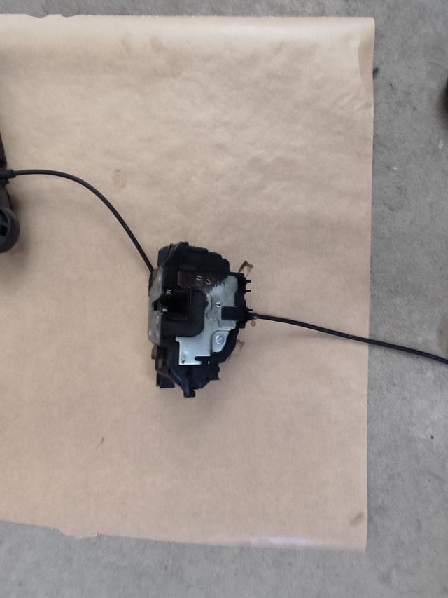 CERRADURA DEL. IZQUI. RENAULT CLIO 2010