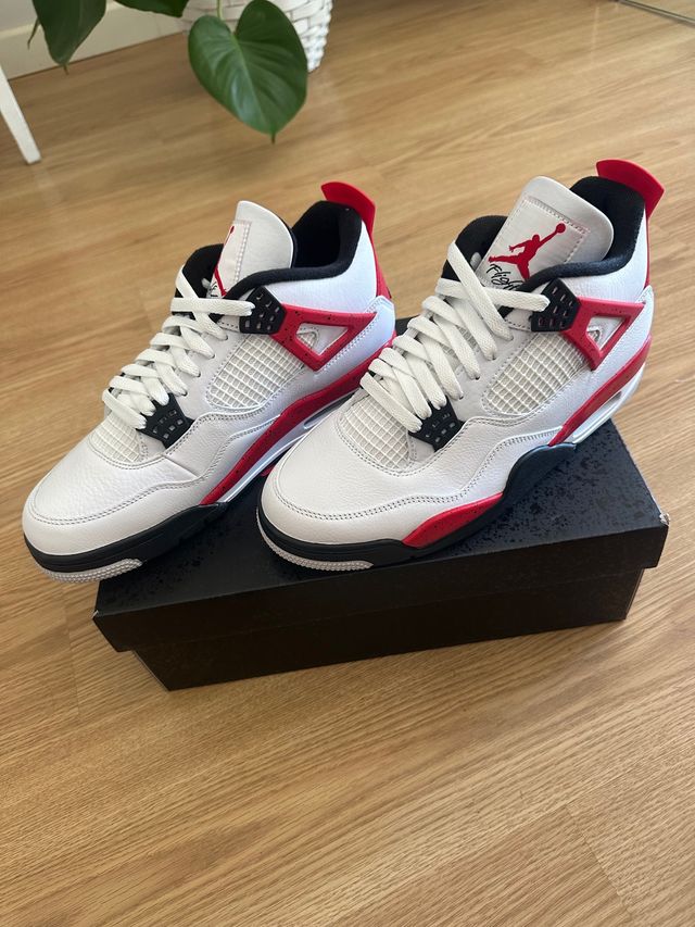 Air Jordan 4 retro Red Cement