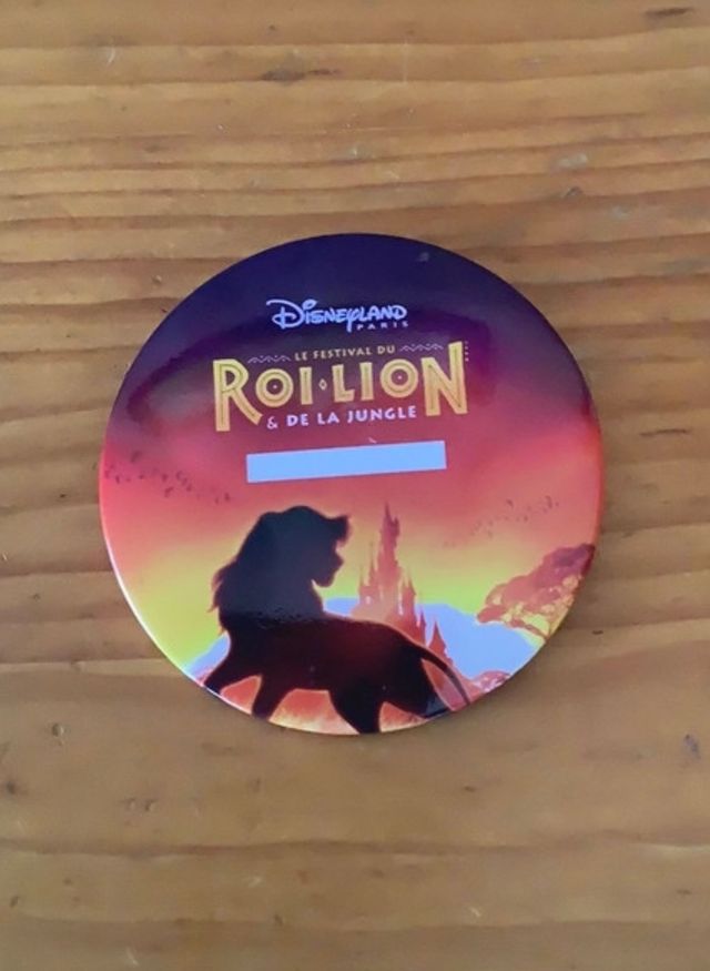 broche placa rey leon festibal oficial