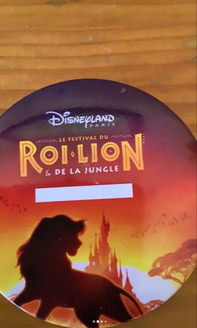 broche placa rey leon festibal oficial