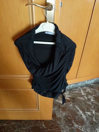 Camiseta negra pedrería