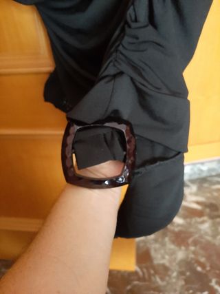 Camiseta negra pedrería