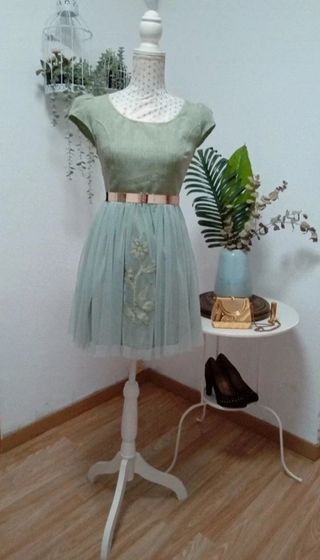 Vestido verde menta, falda tul y espalda de encaje