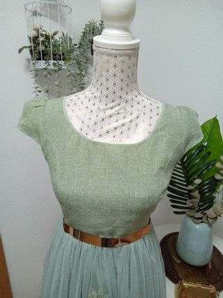 Vestido verde menta, falda tul y espalda de encaje