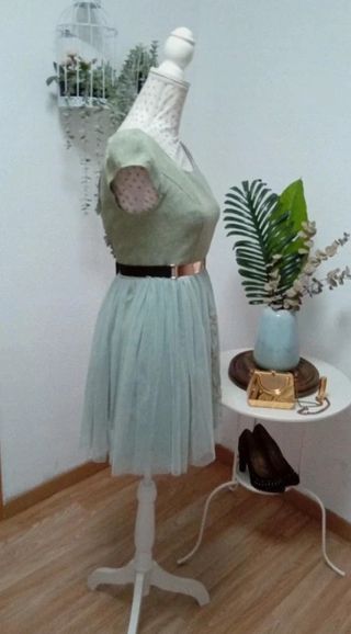 Vestido verde menta, falda tul y espalda de encaje