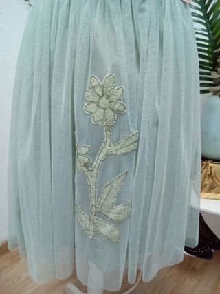 Vestido verde menta, falda tul y espalda de encaje