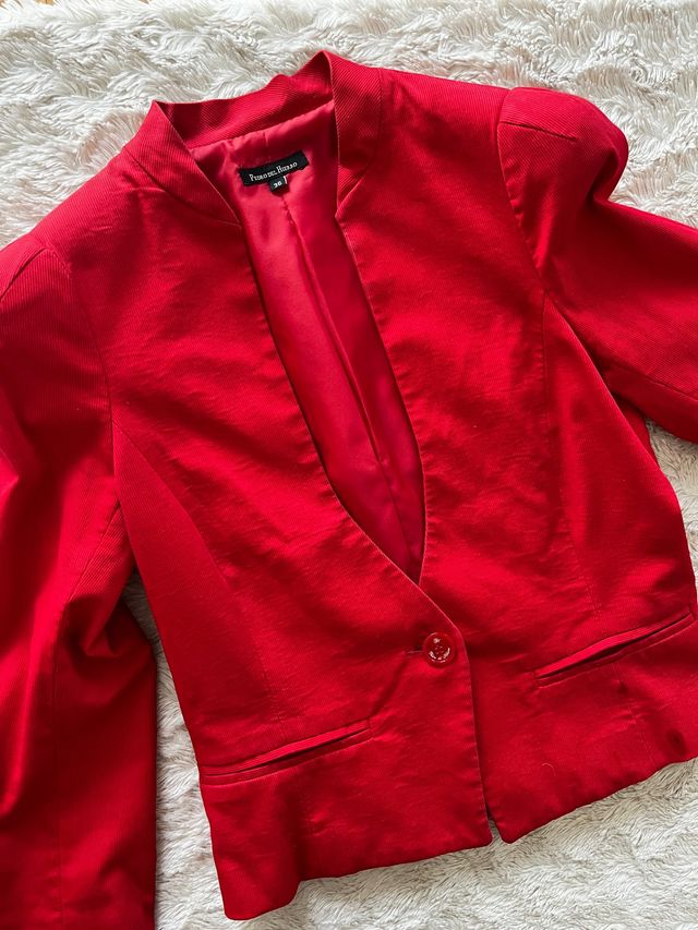 Chaqueta roja de Pedro del Hierro. Talla 36.