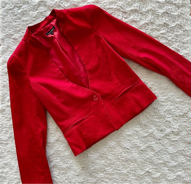 Chaqueta roja de Pedro del Hierro. Talla 36.